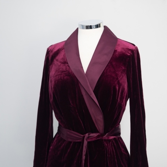 Adrianna Papell. Velvet Satin Lapel Tuxedo Jacket. - Picture 9 of 12